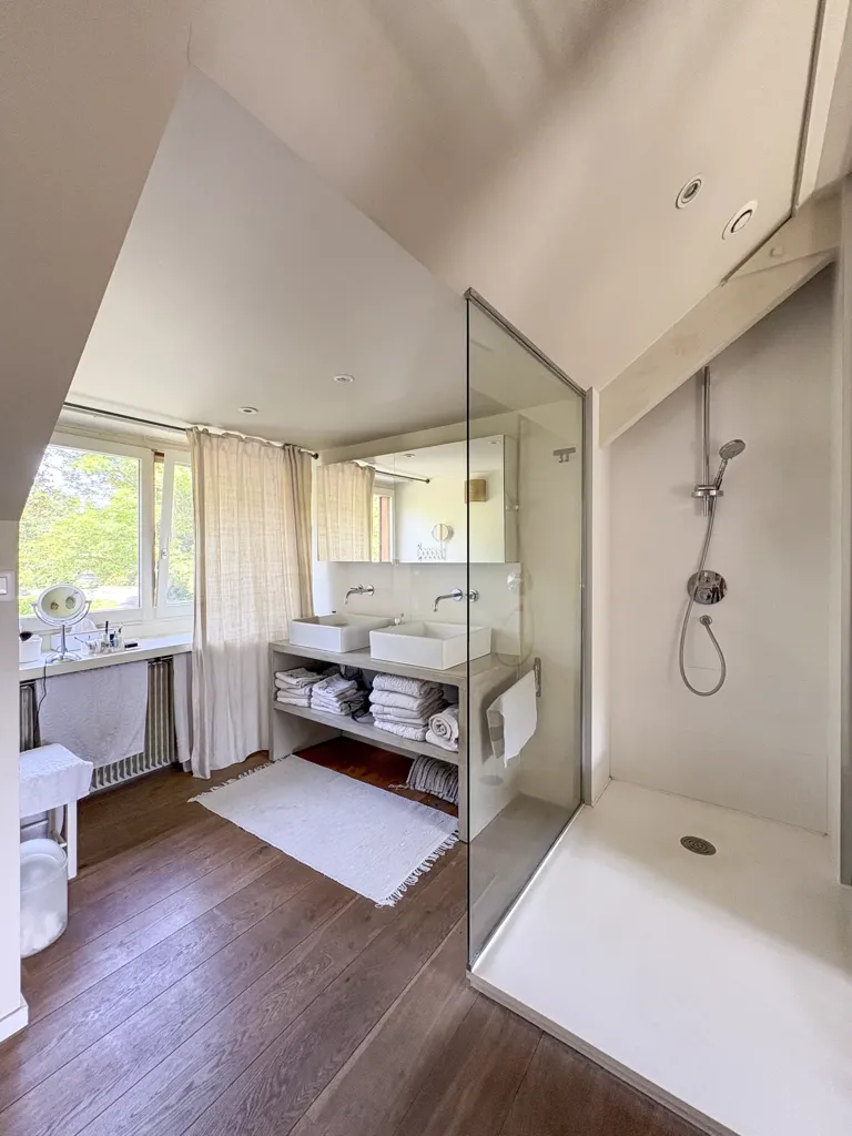 Salles de bain - Maison détachée avec jardin et terrasse à Hem