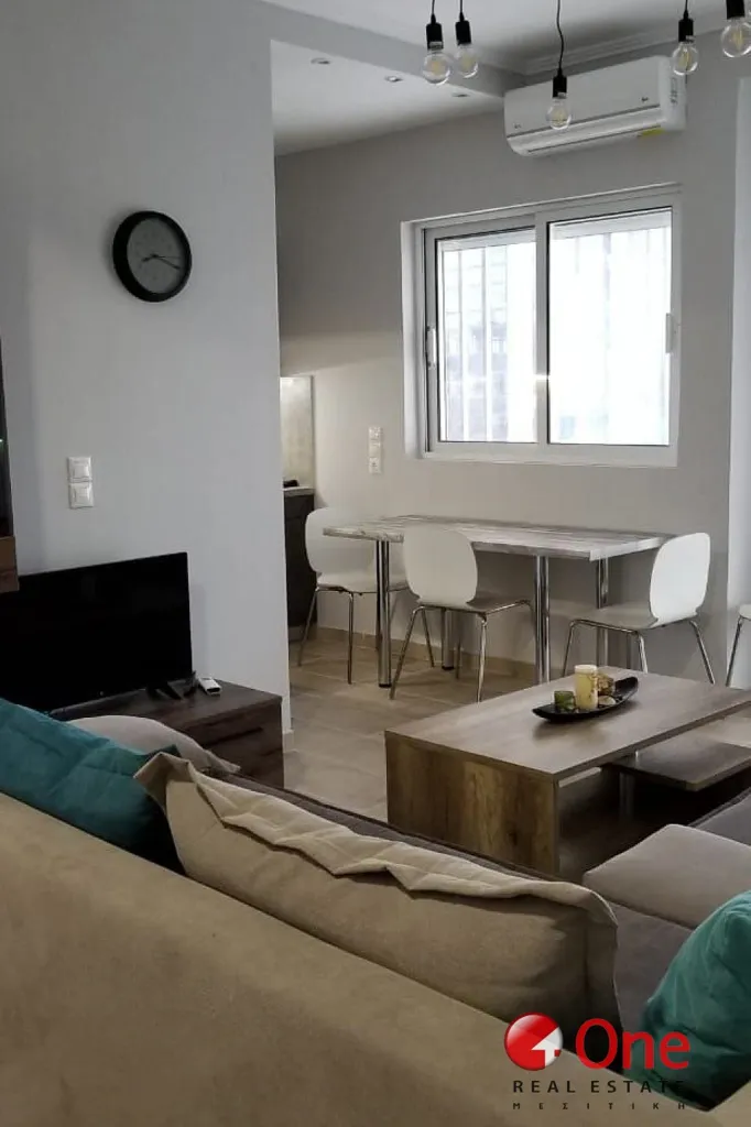 Elutuba - Renovated Penthouse with Balcony in Pireas Centre