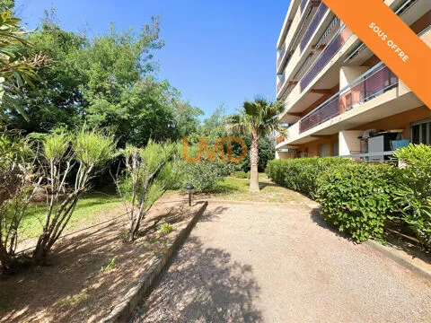 Aed - 2-Bedroom Apartment with Terrace in Fréjus