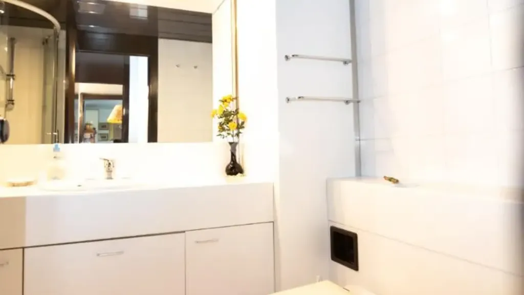 Salles de bain - Apartment with Three Entrances in Basiglio