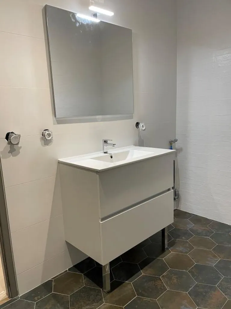 Salles de bain - Appartement Rénové avec Parking au Centre de Die