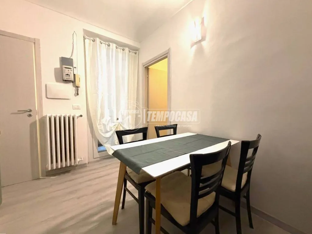 Salle à manger - Rear-Facing Apartment with Garden Access in Turin