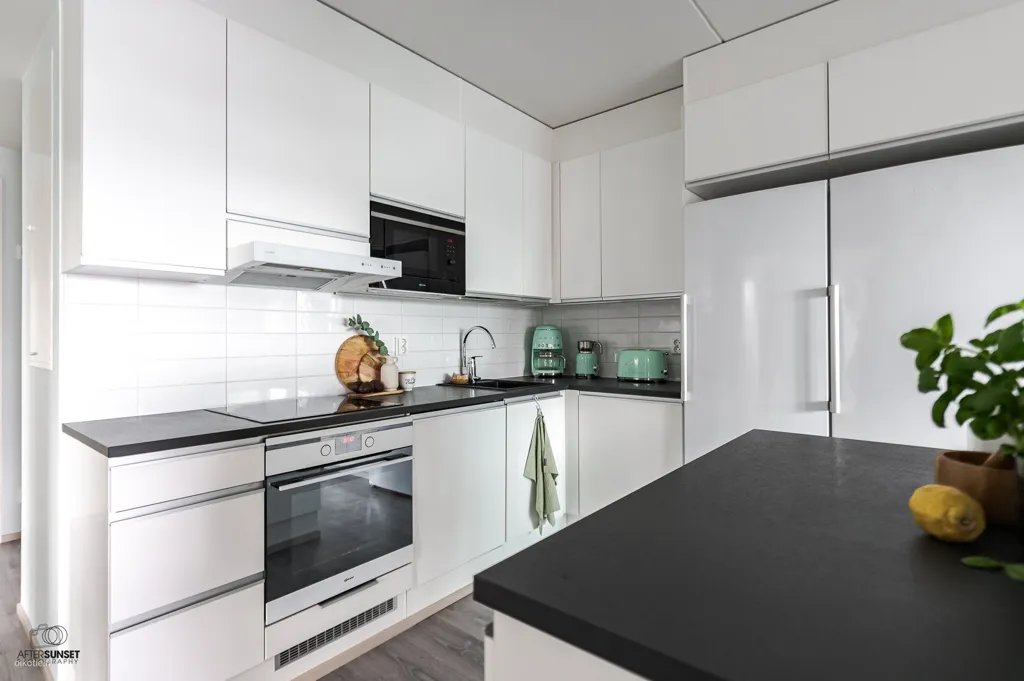 Cucina - Modern Apartment with Balcony in Halkoniemi