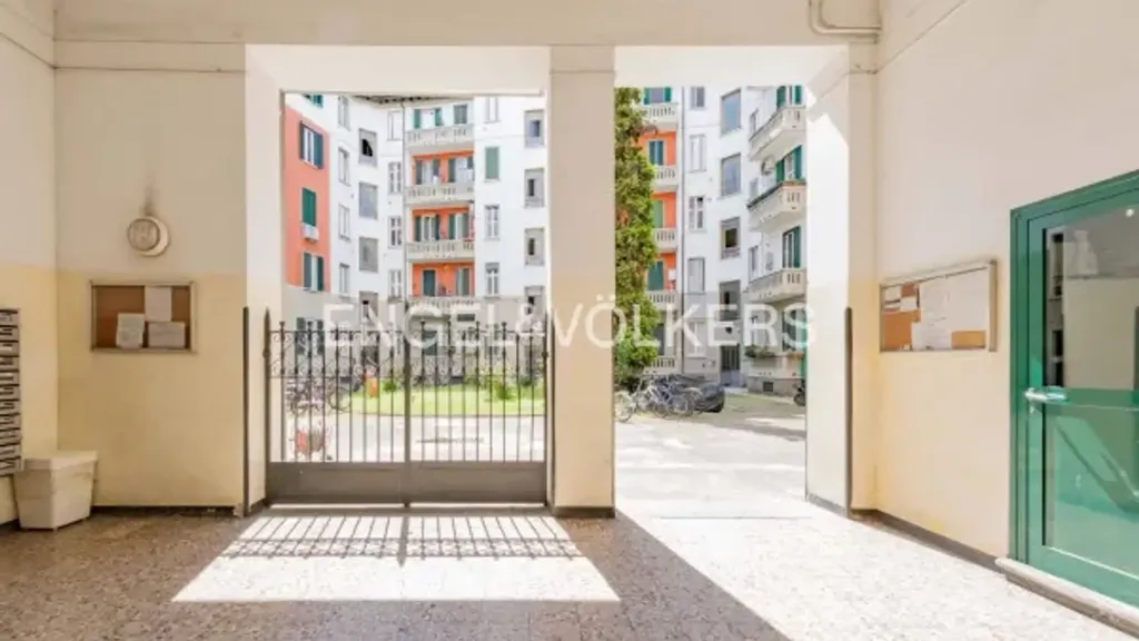 Esik - Studio Flat with Balcony in Milan