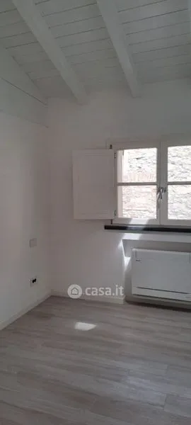 Rooms - Elegant Trilocale with Private Patio in Como