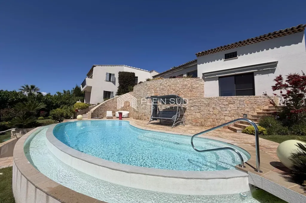 Piscine - Villa d'Architecte avec Vue Mer à Super-Cannes