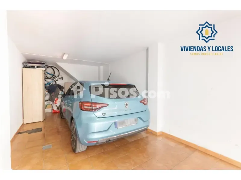 Garaaž - Twin-Storey House with Pool in Híjar
