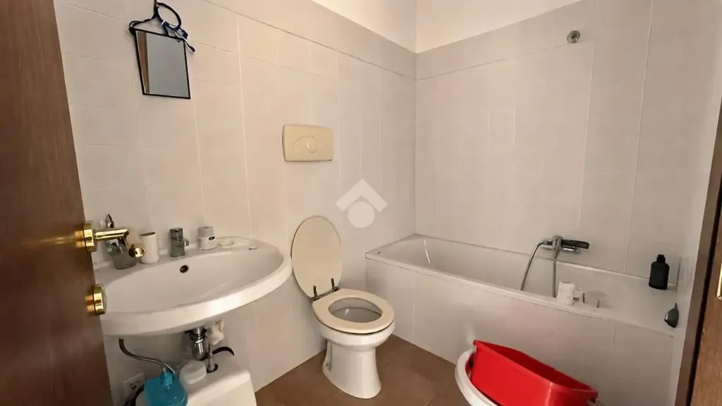Vannitoad - Bright Studio with Potential for Conversion in Castelnuovo di Porto