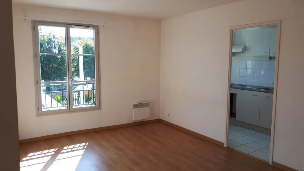 Toad - Bright 2-Bed Flat with Parking in Vaujours