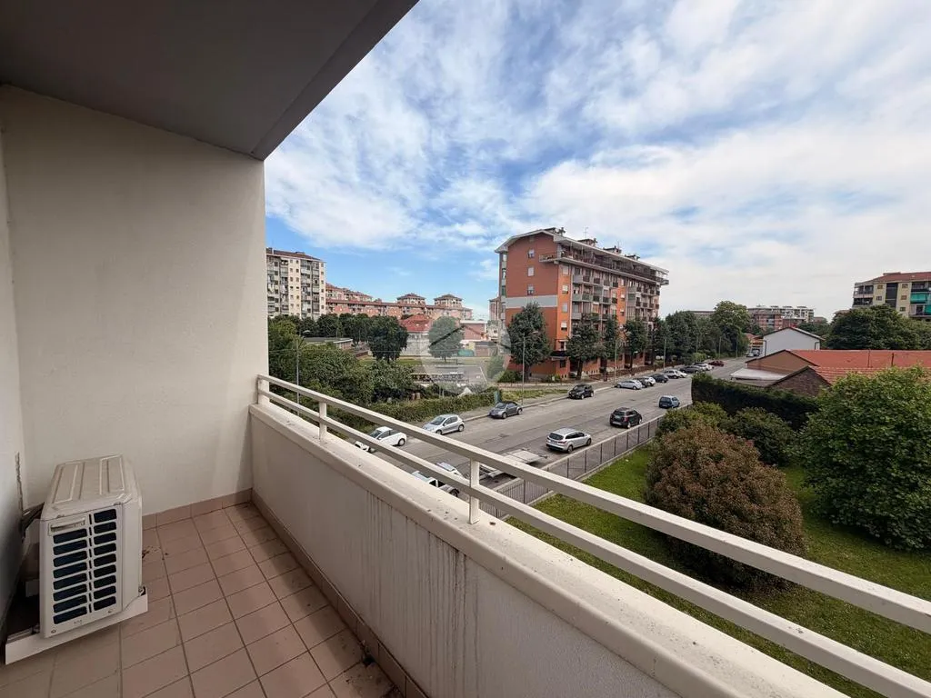 Rõdu - 2-Bedroom Apartment with Balcony in Torino