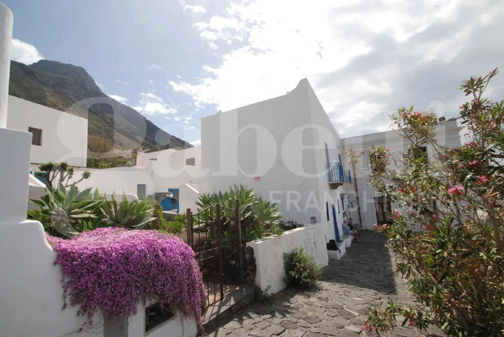 Terrass - Complex with Sea View in Ginostra, Stromboli