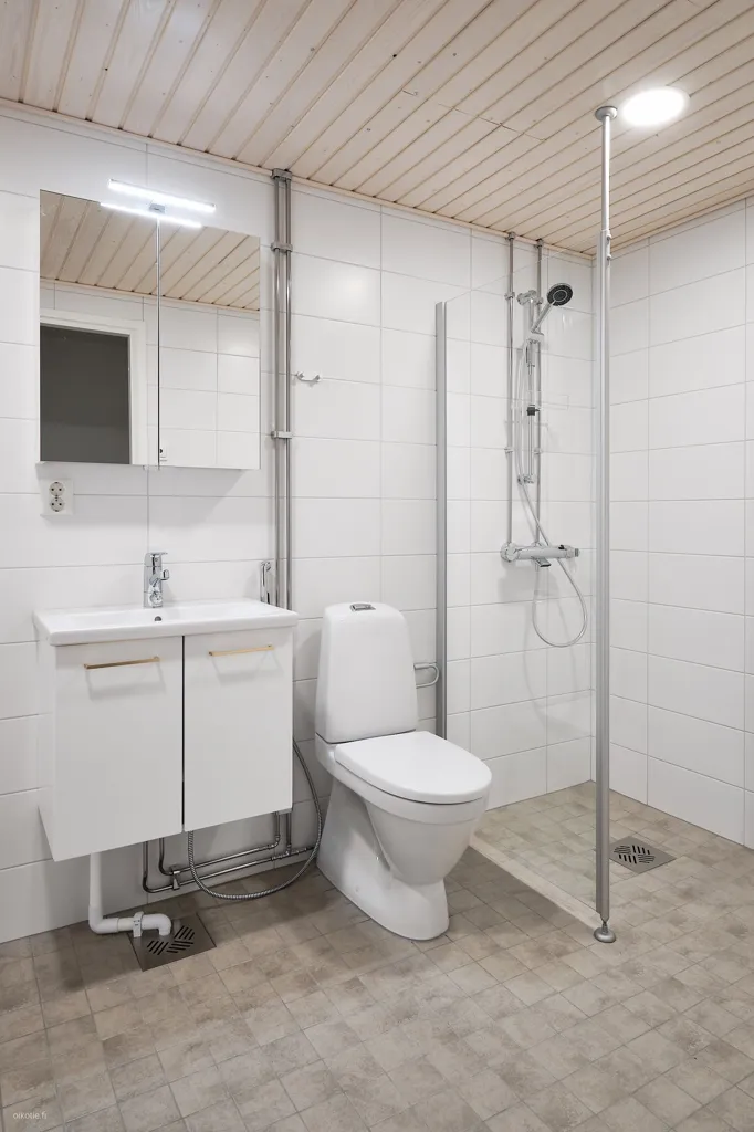 Salles de bain - Modern Apartment with Balcony in Pähkinärinne, Vantaa