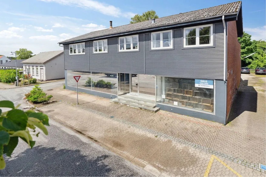 Extérieur - Mixed-Use Property with Garden in Toftlund