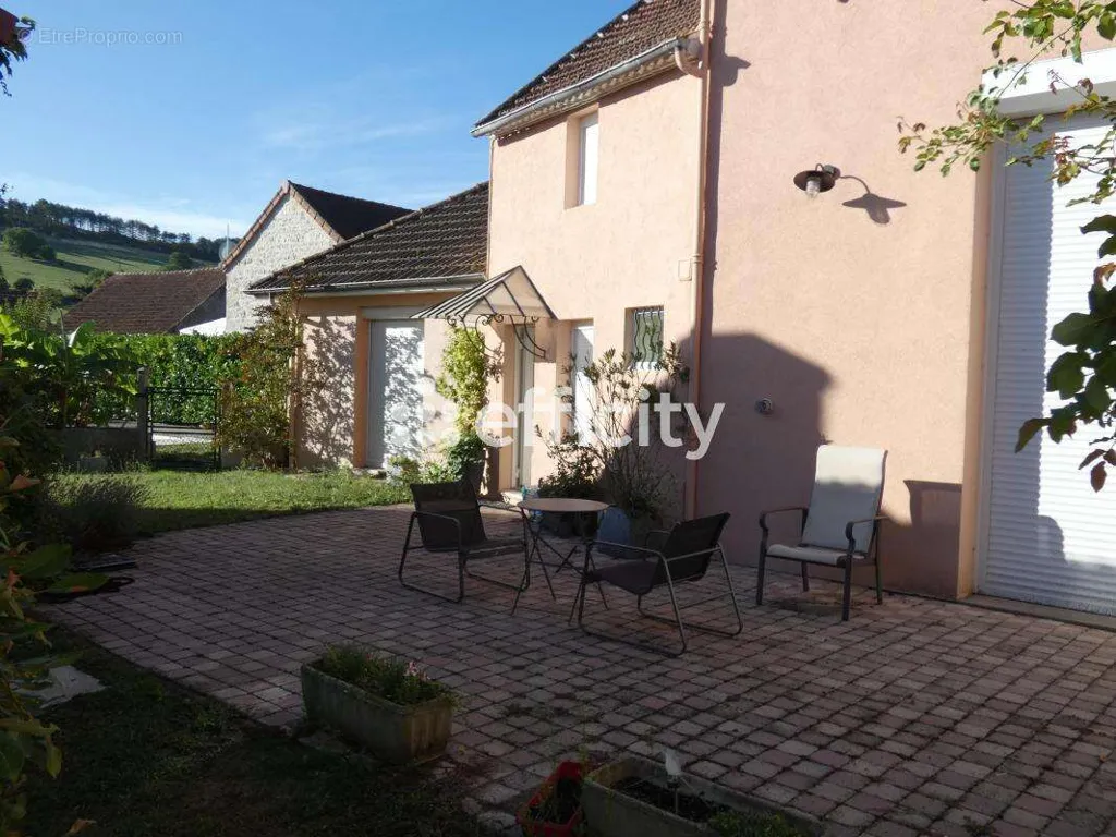 Aed - Character House with Pool in Gannat