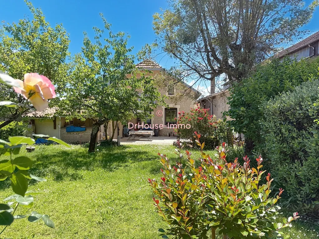Aed - Stone House with Garden in Bergerac Centre