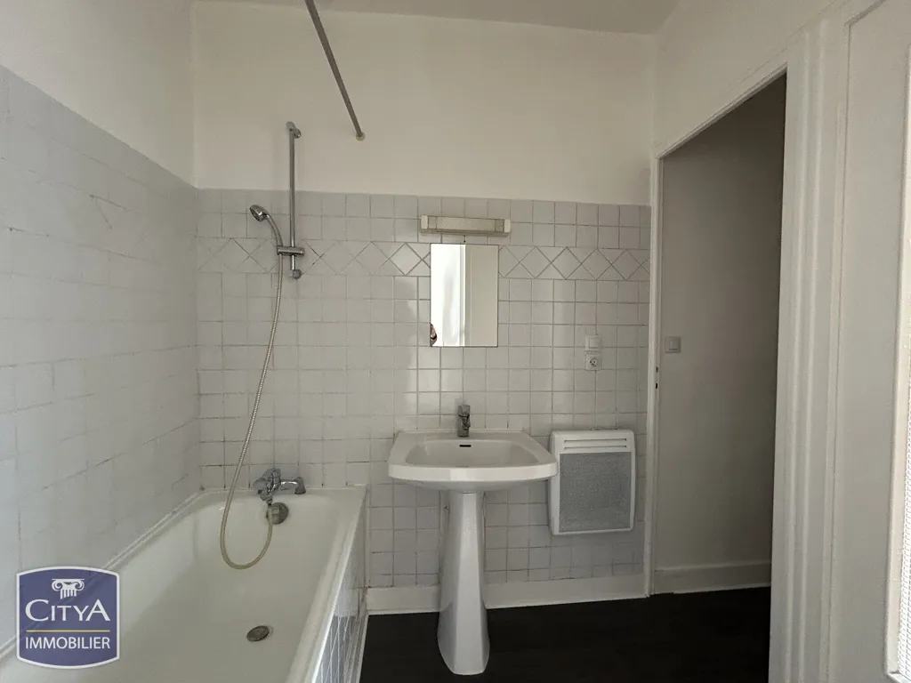 Vannitoad - 1900s Flat with Courtyard View in Blois-Vienne