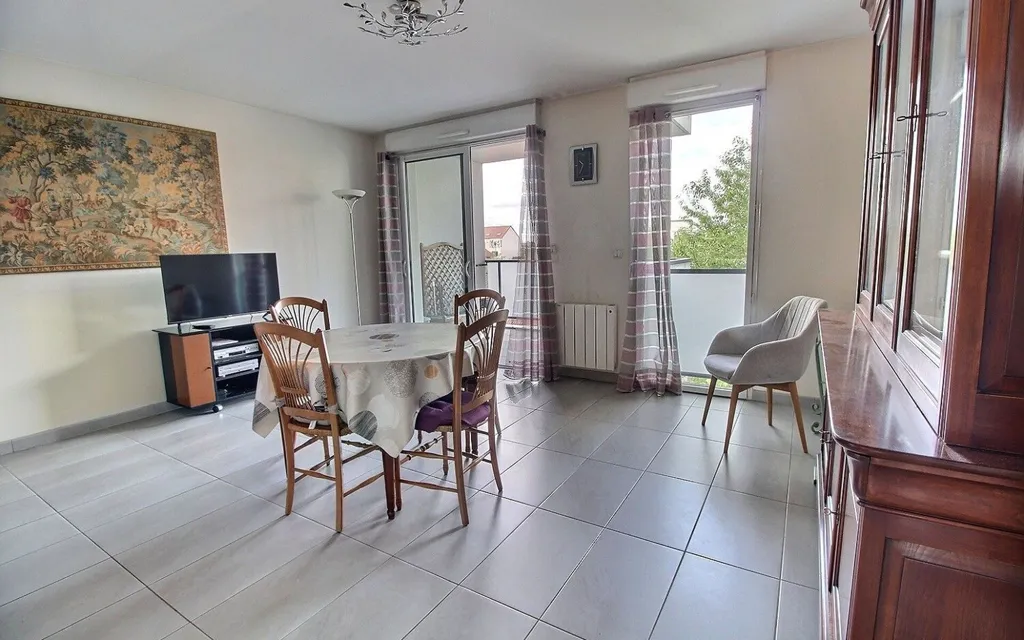 Söögituba - Traversant Apartment with Terrace in Savigny-sur-Orge