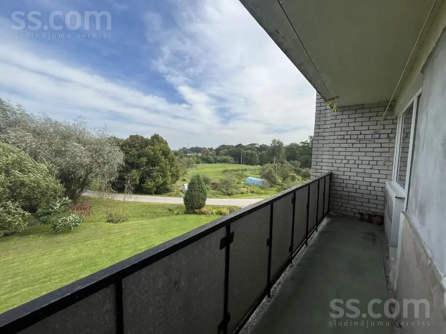Balcon - 3-Bedroom Flat with Balcony in Bauska