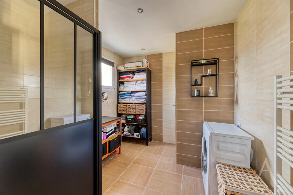 Salles de bain - Maison Rénovée avec Piscine à Chavagnes-en-Paillers