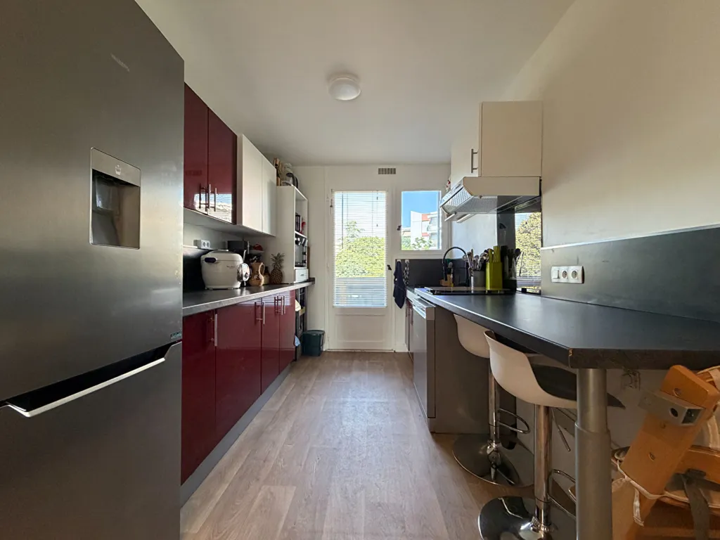 Cucina - Two-Bedroom Apartment with Balconies in Angers