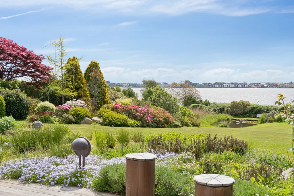 Jardin - Villa with Private Beach and Lake in Snoghøj