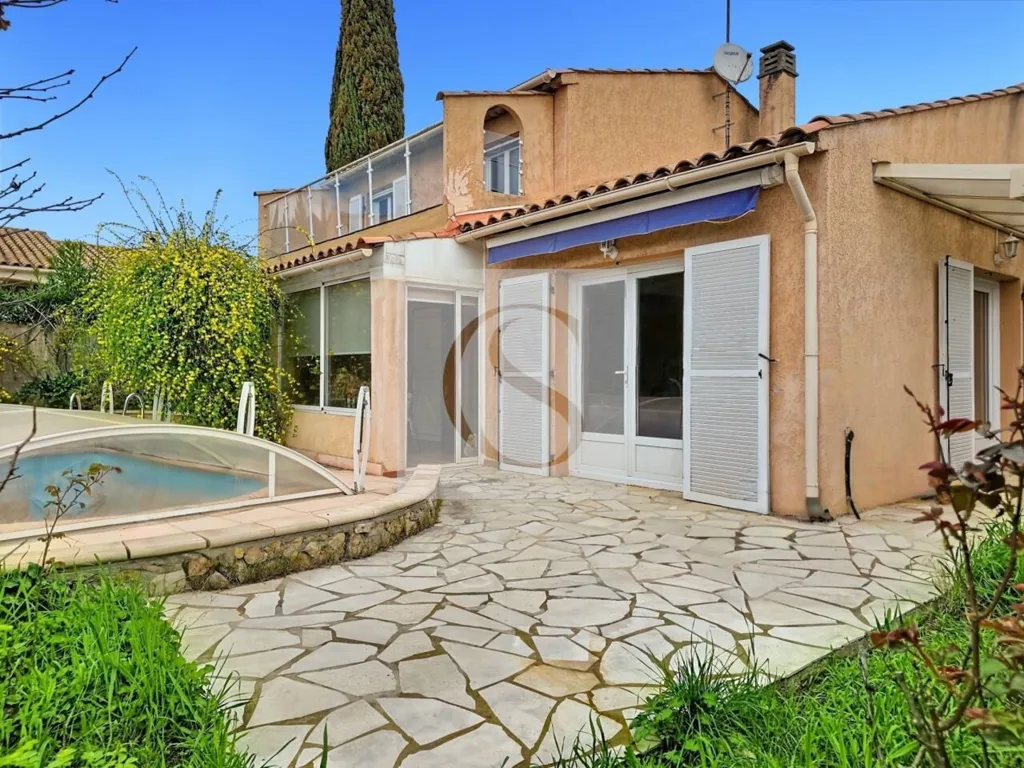 Piscine - Maison avec Piscine et Garage au Centre de Lorgues