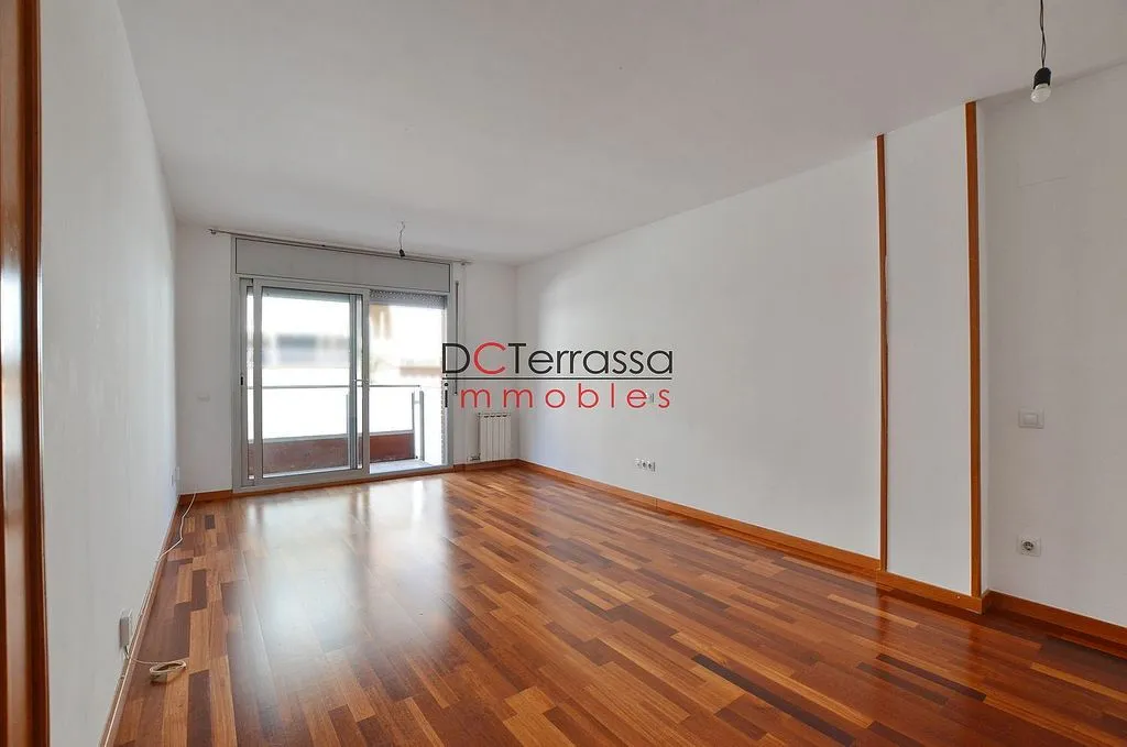 Rooms - Apartment with Balcony in Vallparadís, Terrassa
