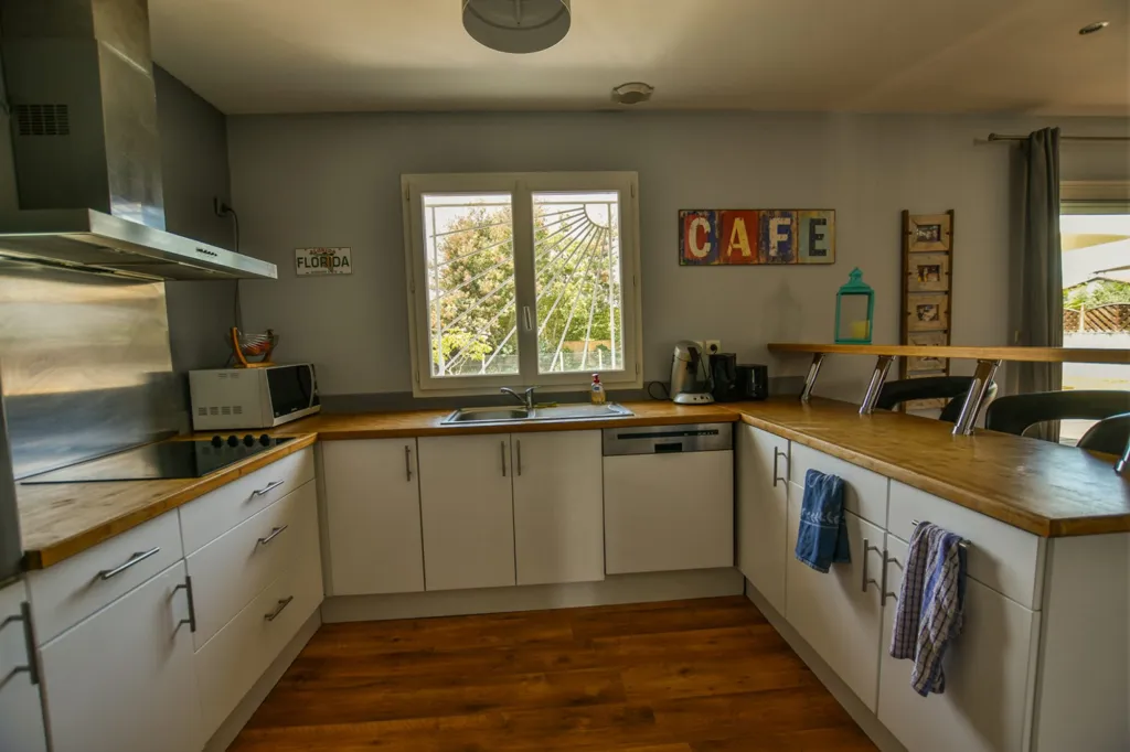 Cuisine - Villa Rénovée avec Piscine au Calme à Biganos