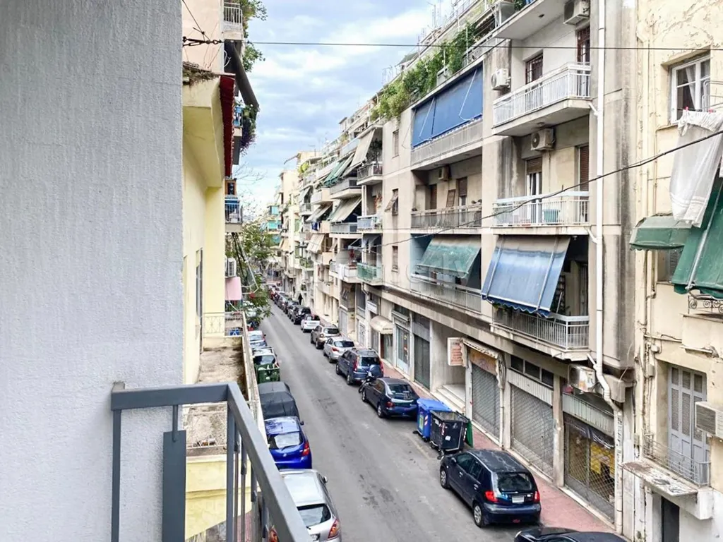 Balcon - Renovated Apartment with City View in Athens