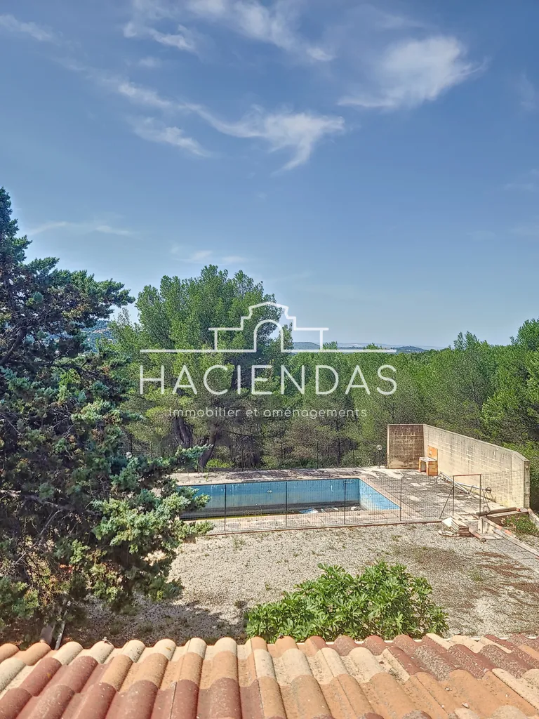 Piscine - Maison de Luxe à Renover avec Piscine à Ventabren