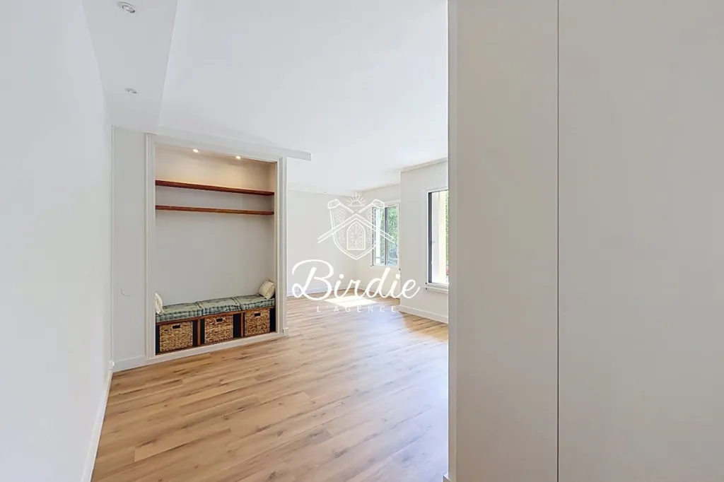 Esik - Renovated 3-Bed Apartment with South-Facing in Biarritz