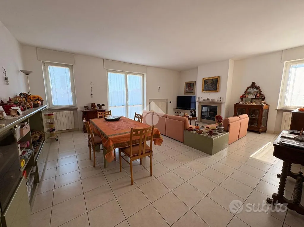 Appartement 4 pièces à IT