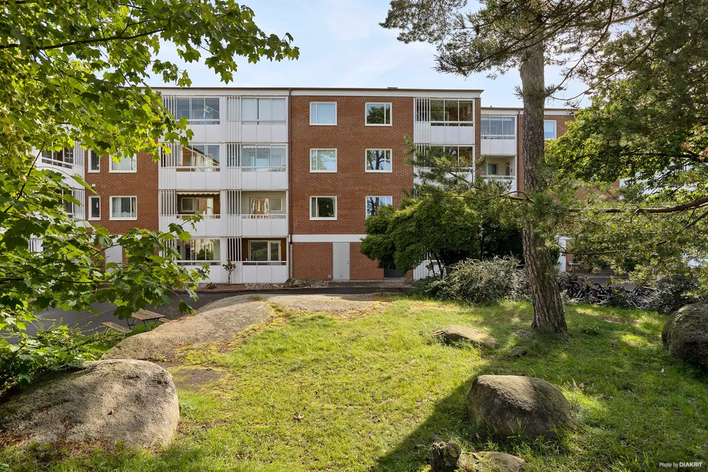 Exterior - Well-Planned Two-Bedroom Apartment in Sutteräng