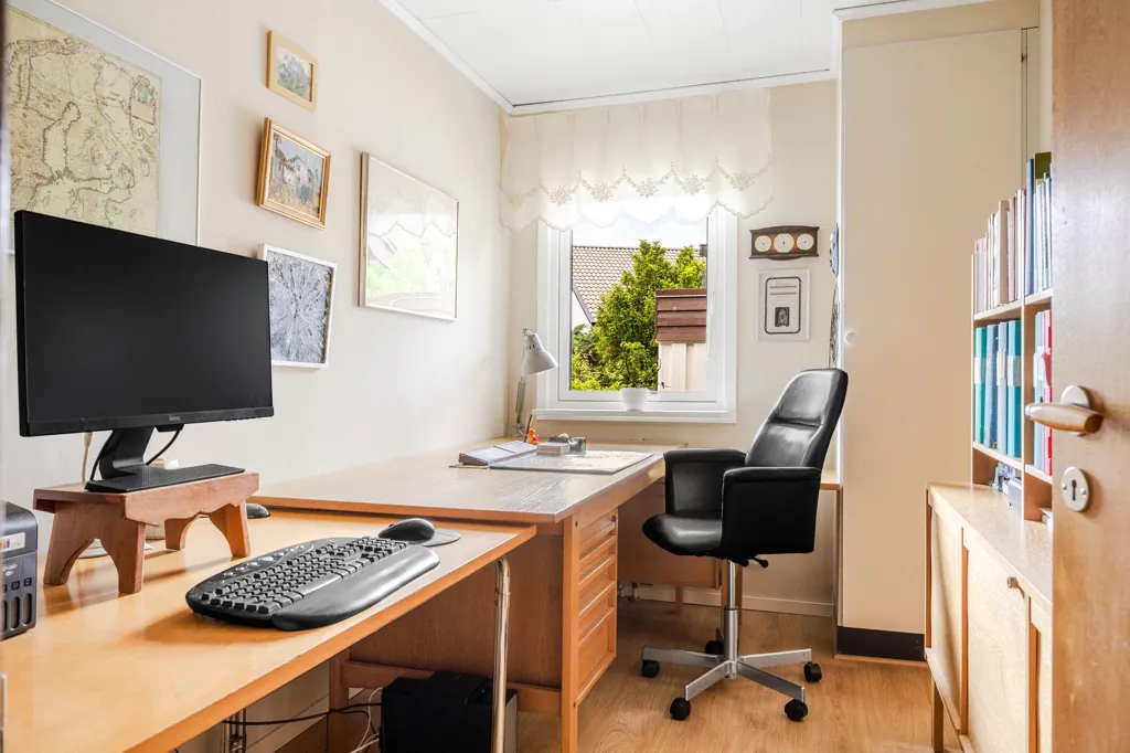 Bureau - Spacious House with Garden in Västra Husby