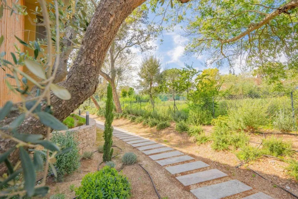 Aed - Luxury Apartment with Garden in Grimaud