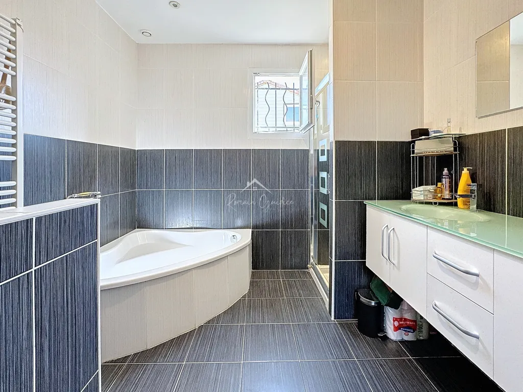 Vannitoad - Modern Villa with Terrace near Millau