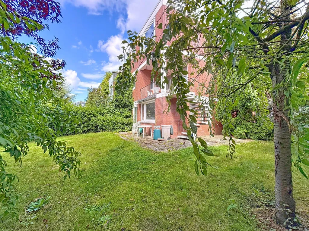 Garden - Architectural 3-Front House with Terrace in Jette