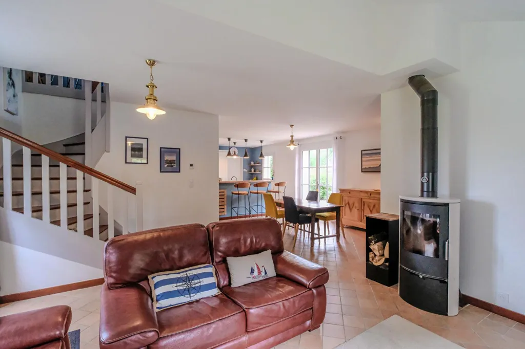 Séjour - Propriété Contemporaine avec Piscine à Rhuys
