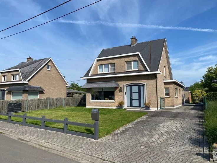 Villa avec Garage et Jardin à Kalfort