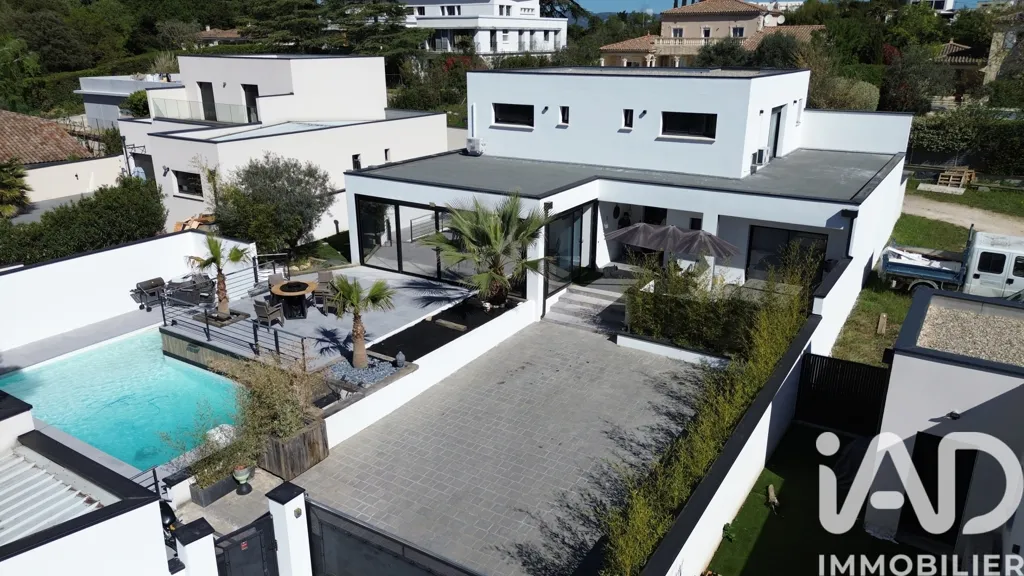 Vue aérienne - Maison Contemporaine avec Piscine à Montélimar
