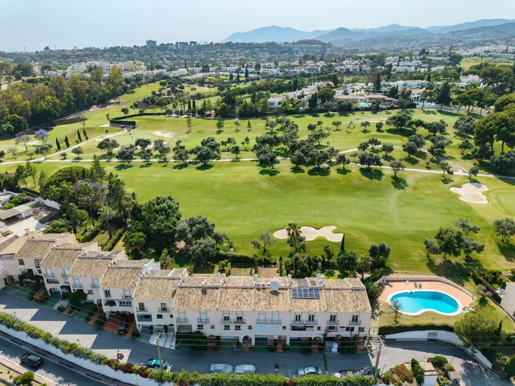 Aed - Renovated Townhouse with Golf View in Marbella