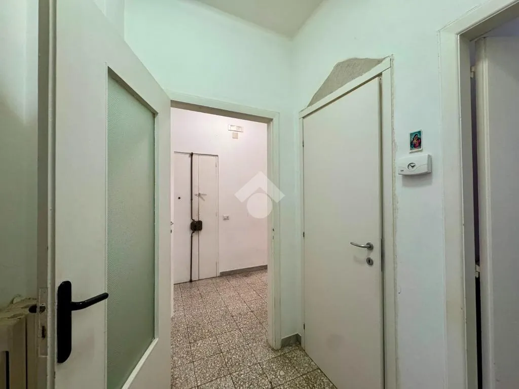 Entrée - 3-Bedroom Apartment with Balcony in Bari