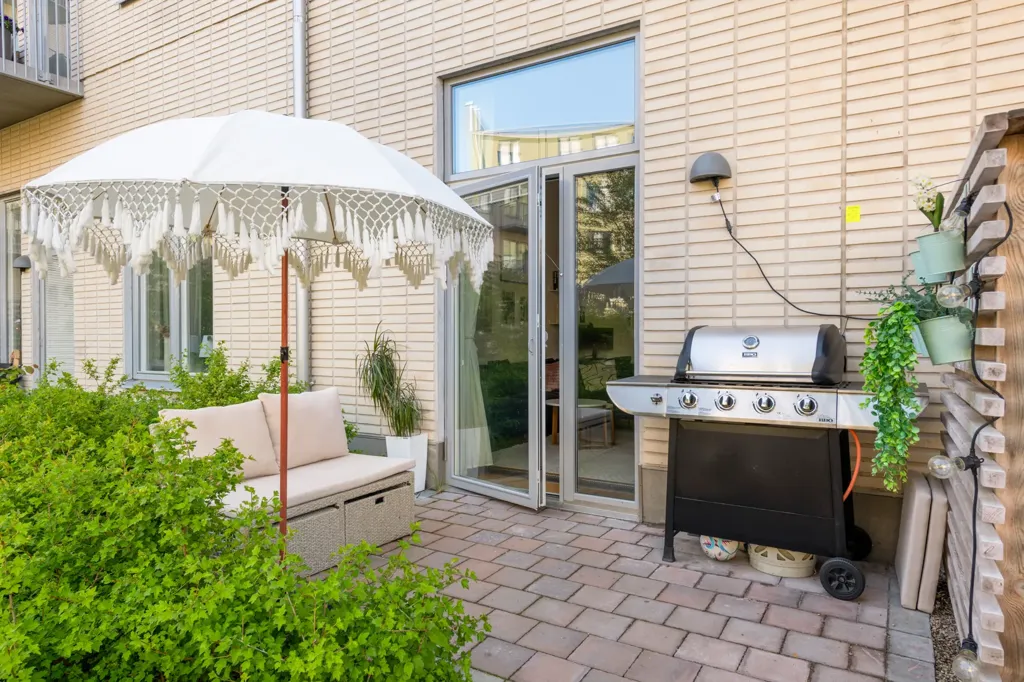 Terrass - Apartment with Balcony in Täby Park