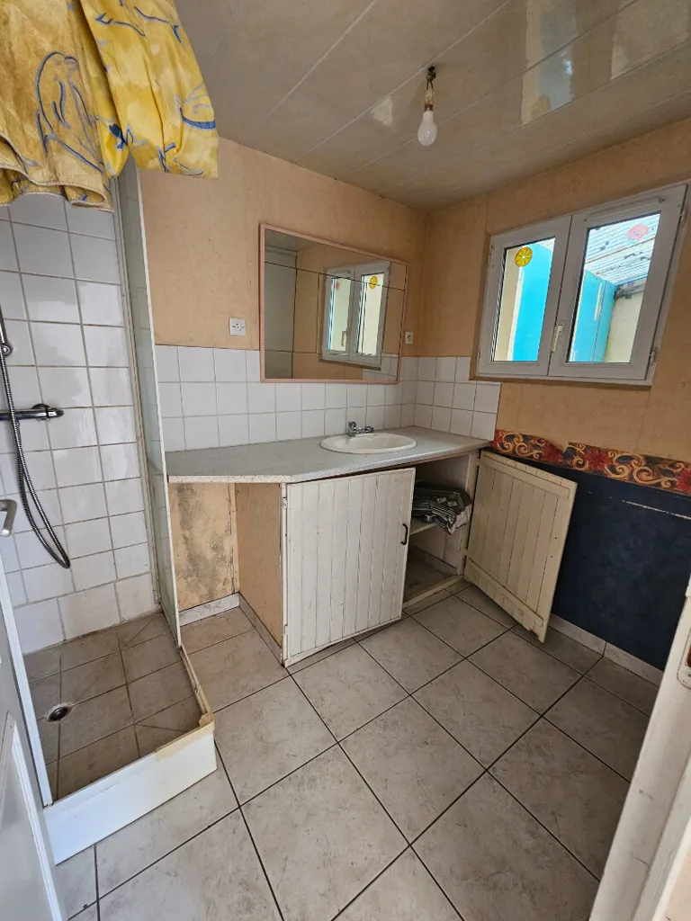 Salles de bain - Maison avec Jardin et Garage à Livre La Touche