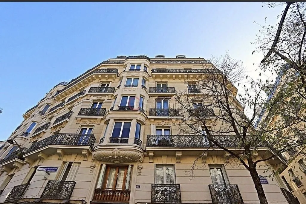 Esterno - Haussmannian Flat in Canal Saint Martin, Paris