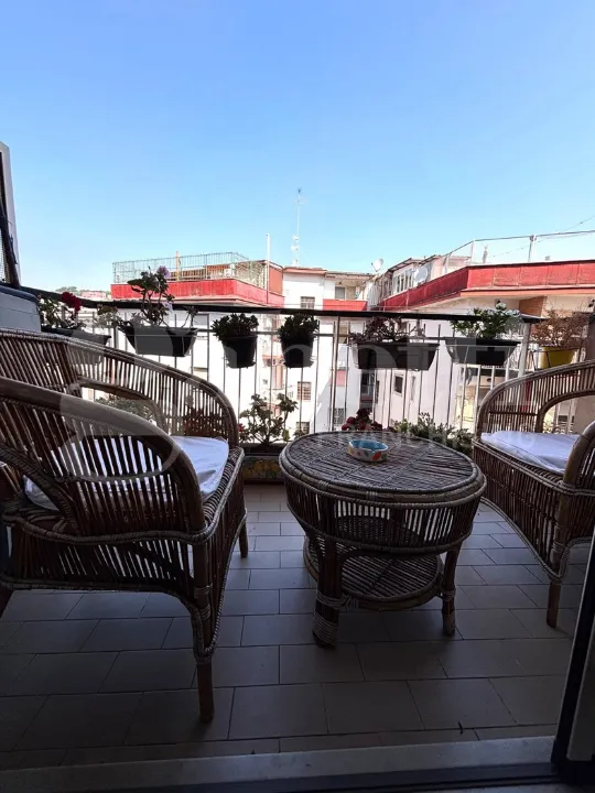 Balcon - Apartment with Balconies in Central Naples
