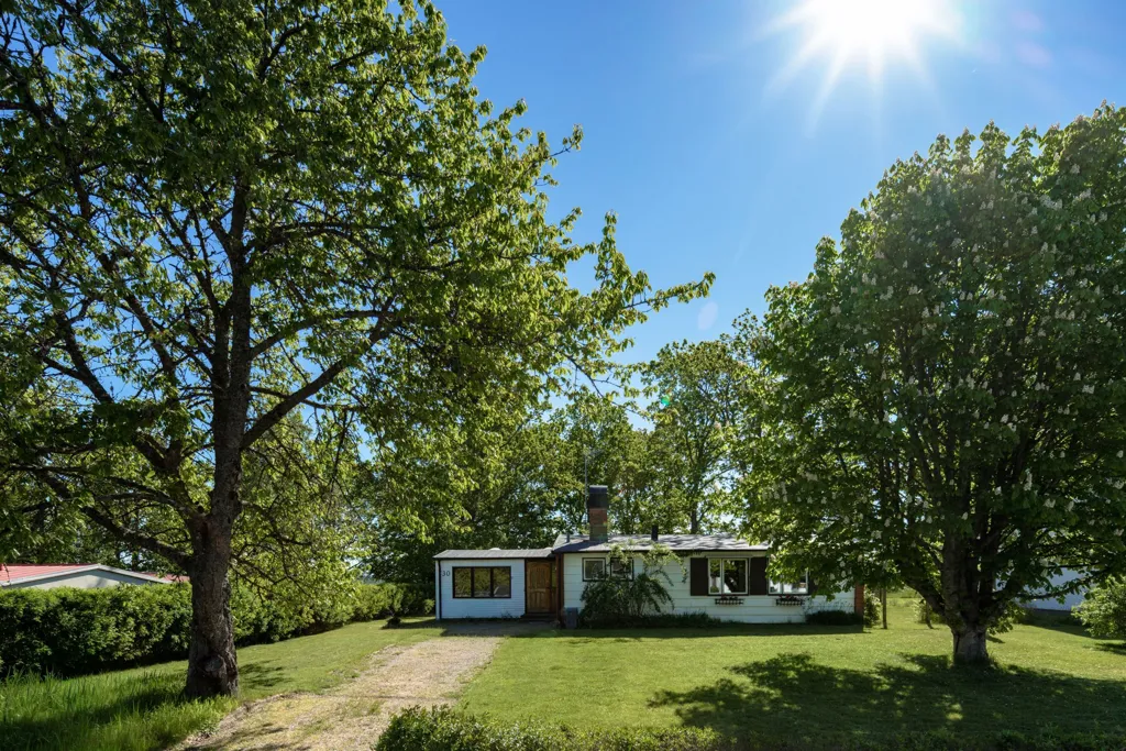 Jardin - Villa with Garden in Öjaby
