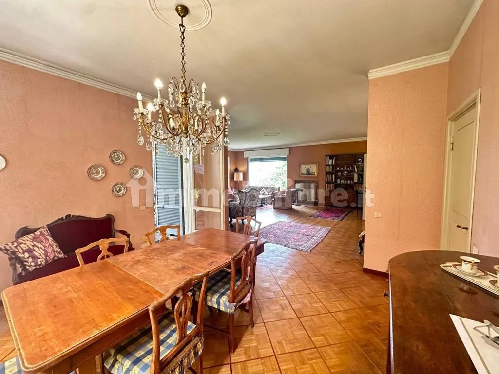 Salle à manger - Luxury Villa with Private Garden in Mozzo