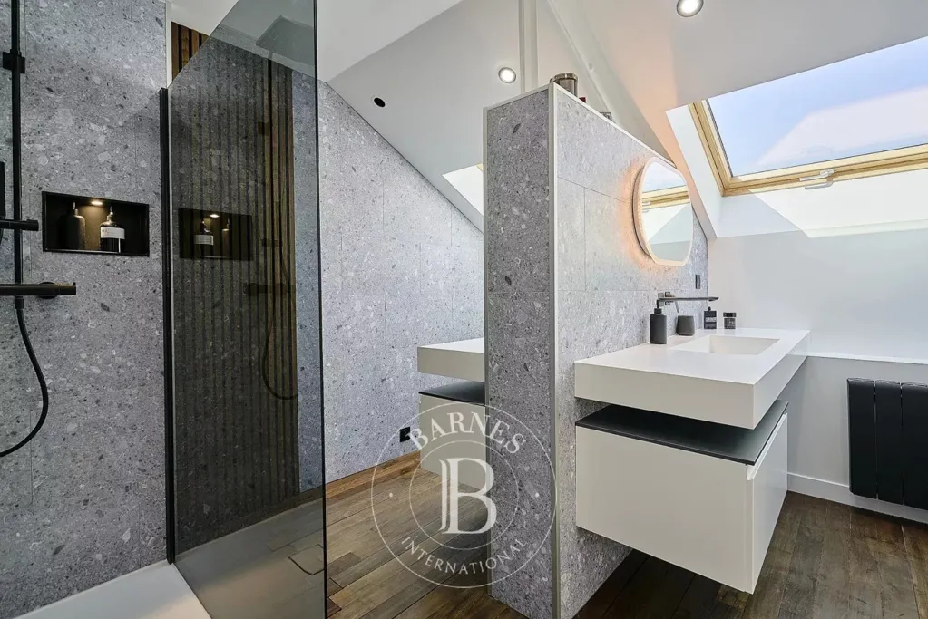 Salles de bain - Loft avec Terrasse et Jacuzzi à Lille Saint-Michel