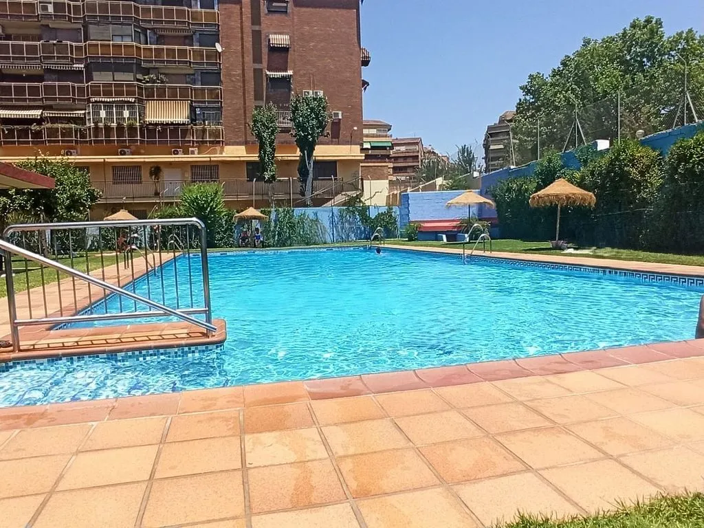 Bassein - Spacious Apartment with Pool in Pajaritos, Granada